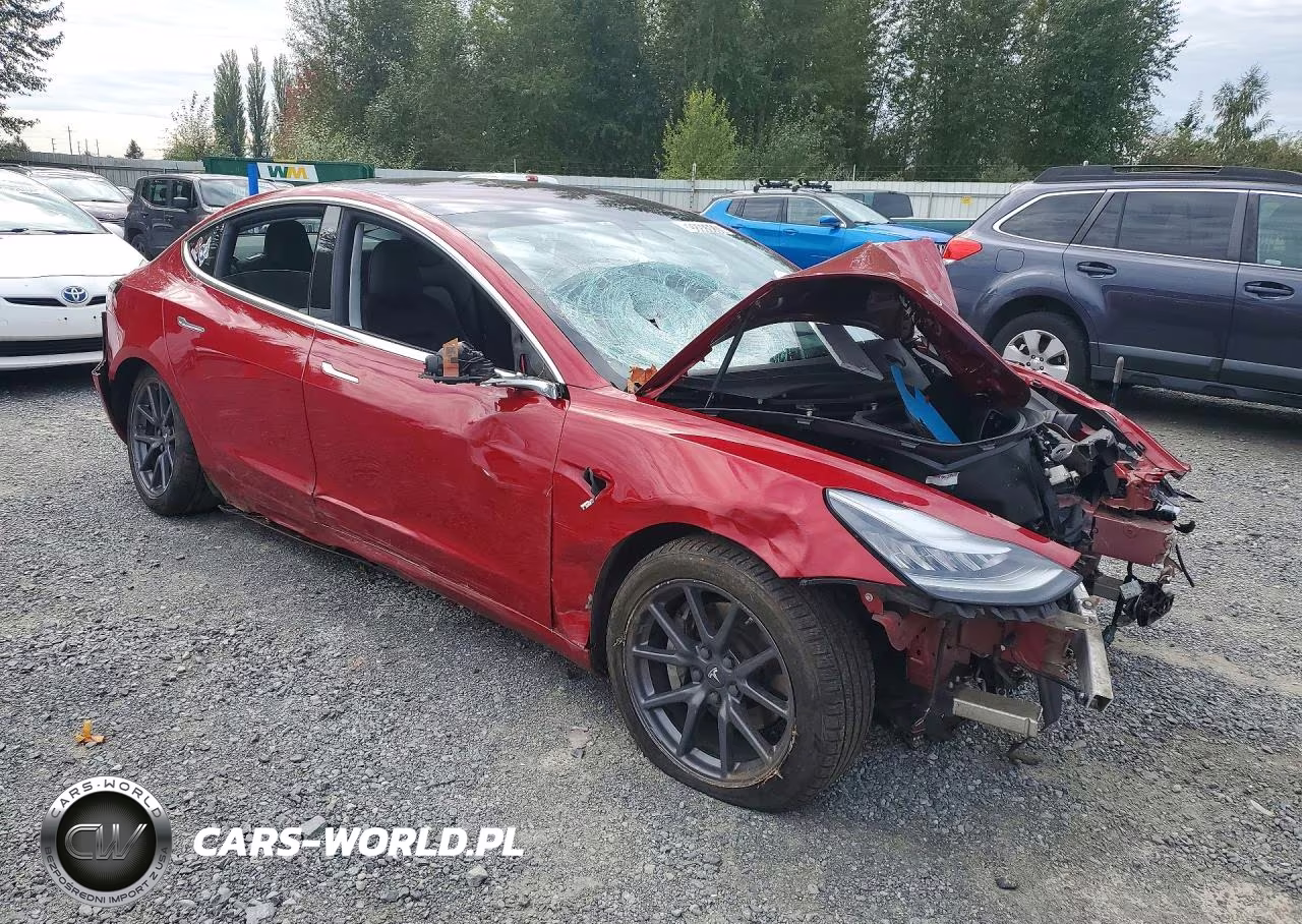 2018 Tesla Model 3 VIN:5YJ3E1EB4JF104640 - 4