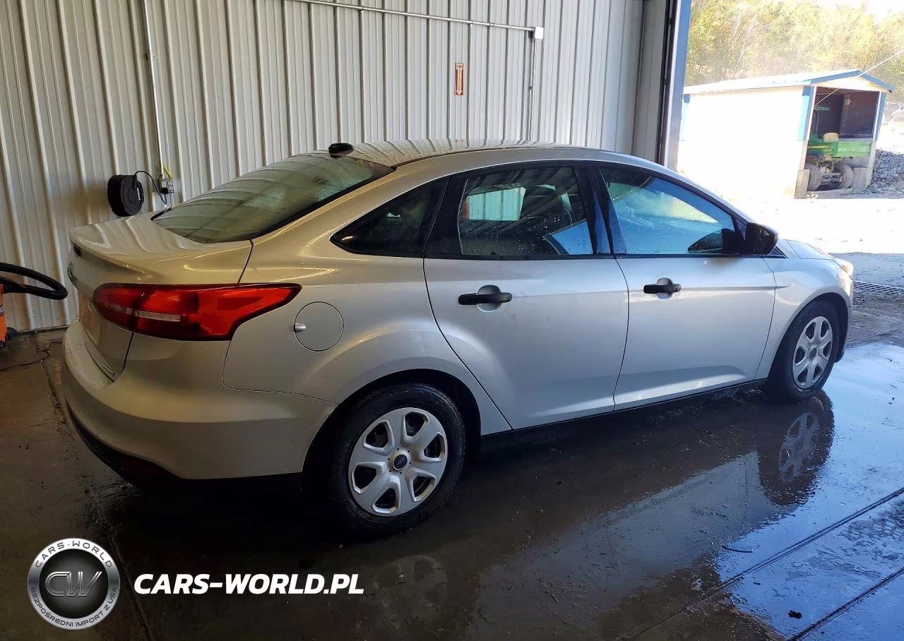 2016 Ford Focus S VIN:1FADP3E2XGL203405 - 3