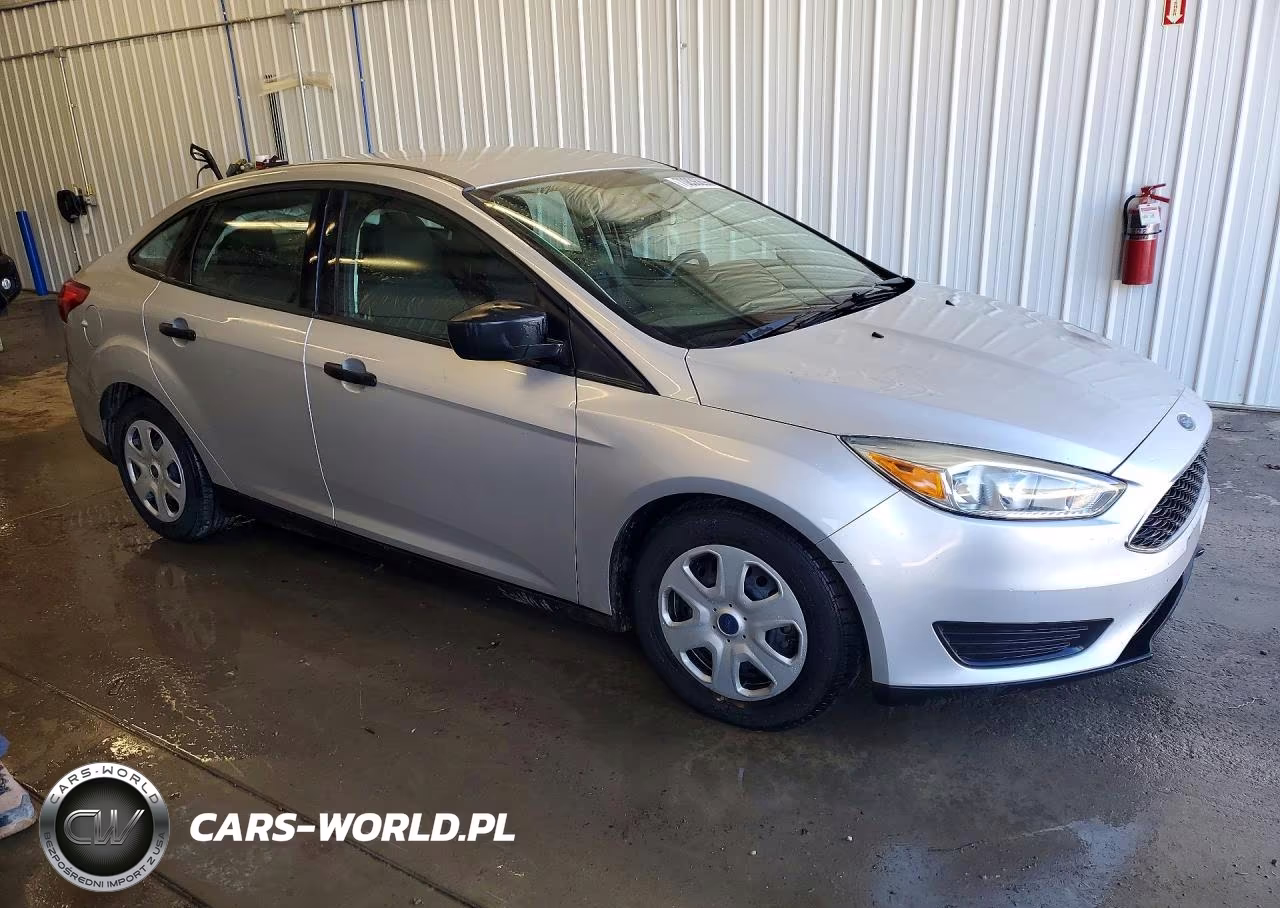 2016 Ford Focus S VIN:1FADP3E2XGL203405 - 4