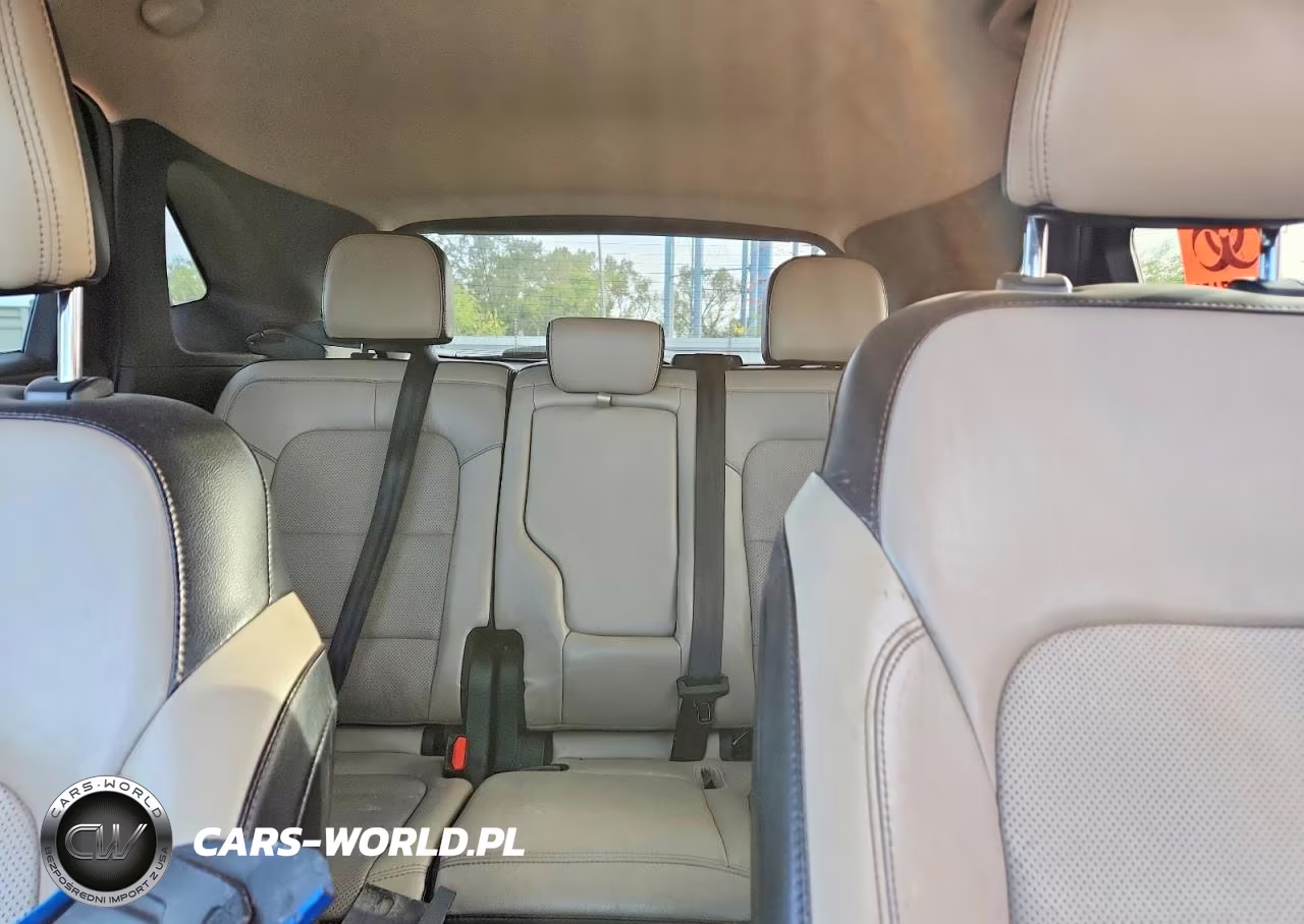 2020 Ford Escape Titanium VIN:1FMCU9J97LUB15335 - 10