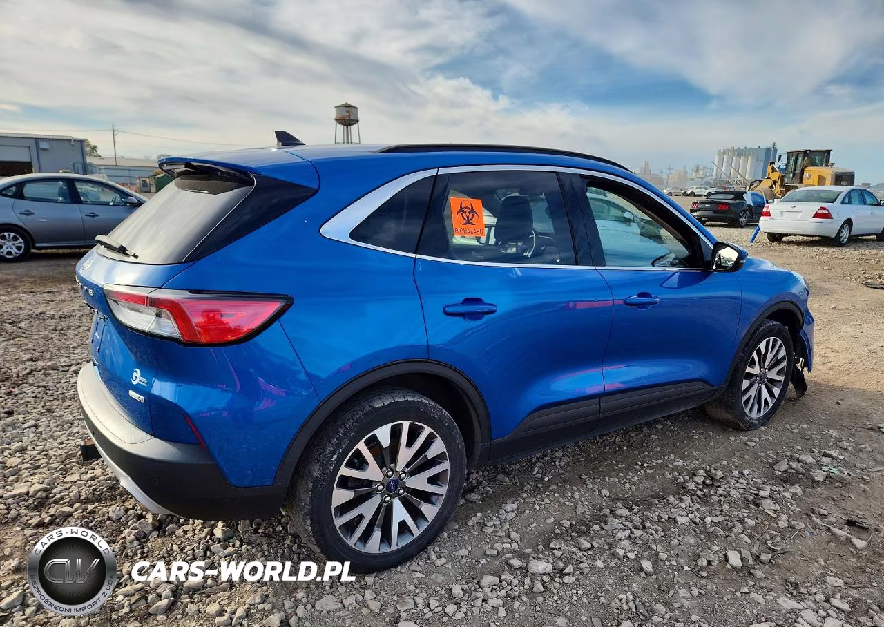 2020 Ford Escape Titanium VIN:1FMCU9J97LUB15335 - 3