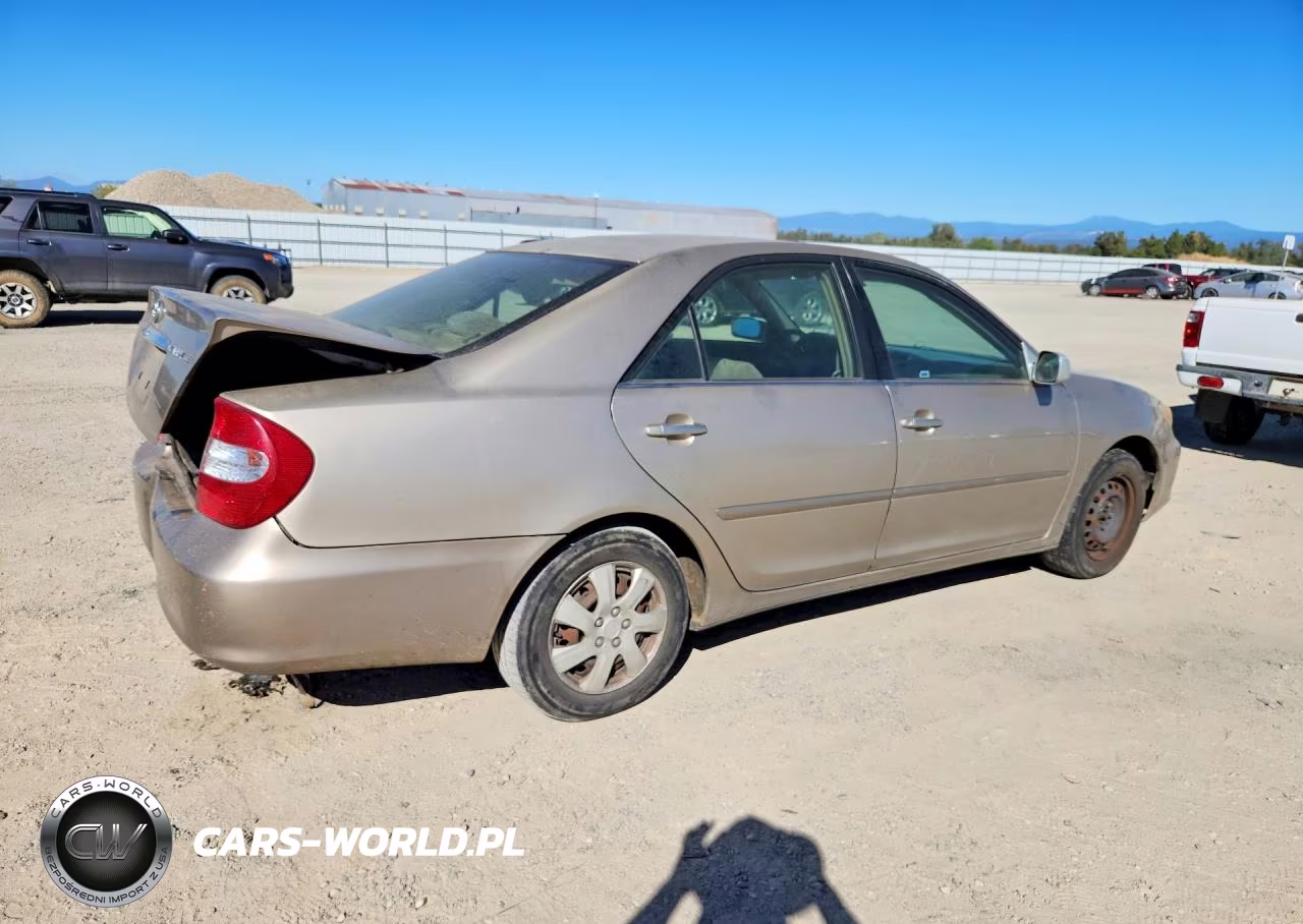 2003 Toyota Camry Le VIN:JTDBE32K930169299 - 3