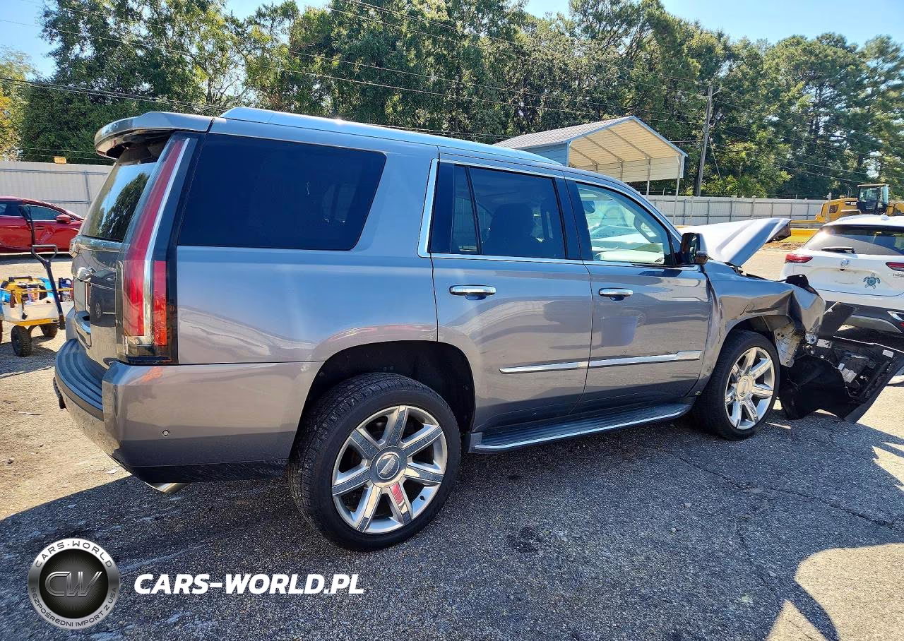 2018 Cadillac Escalade Luxury VIN:1GYS3BKJ9JR372073 - 3