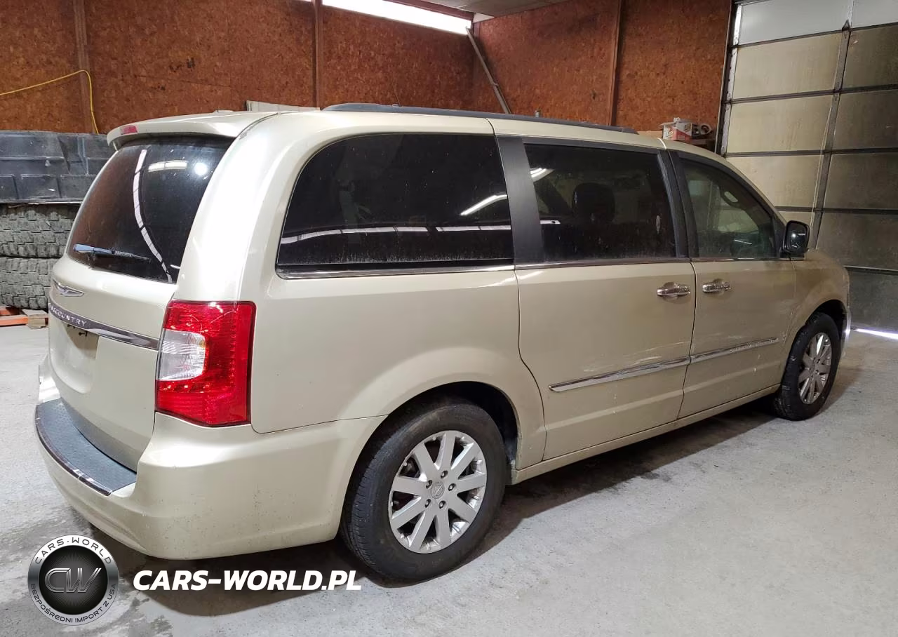 2011 Chrysler Town & Country Touring L VIN:2A4RR8DG3BR605183 - 3