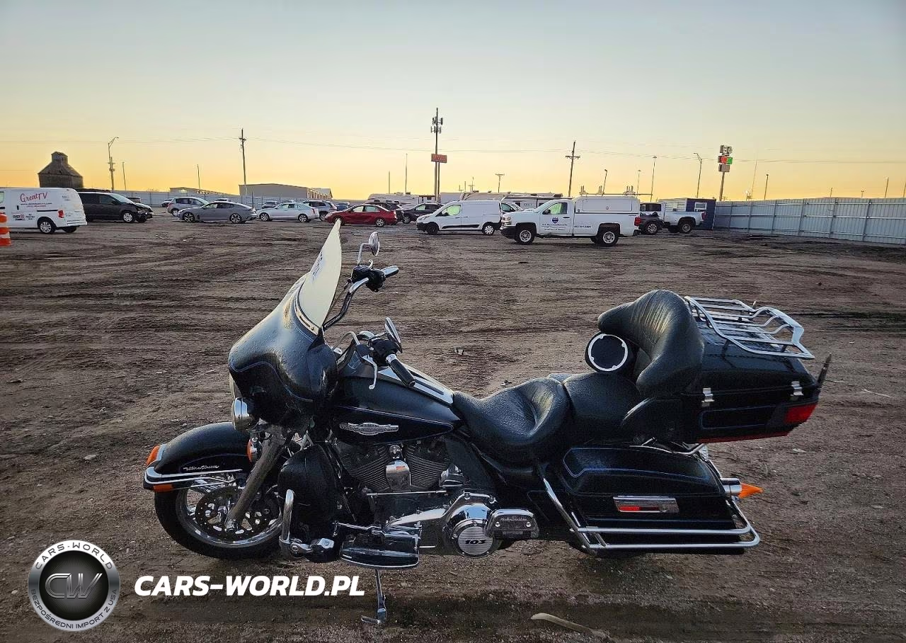 2012 Harley-Davidson Flhtcu Ultra Classic Electra Glide VIN:1HD1FLM10CB625402 - 3