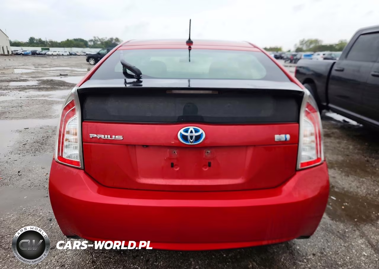 2014 Toyota Prius Three VIN:JTDKN3DU8E1743080 - 6