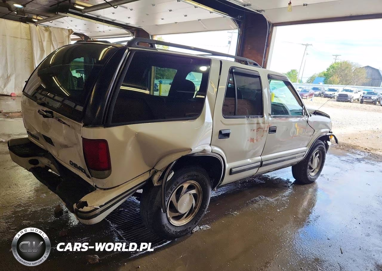 1998 Chevrolet Blazer VIN:1GNDT13W1W2143493 - 3