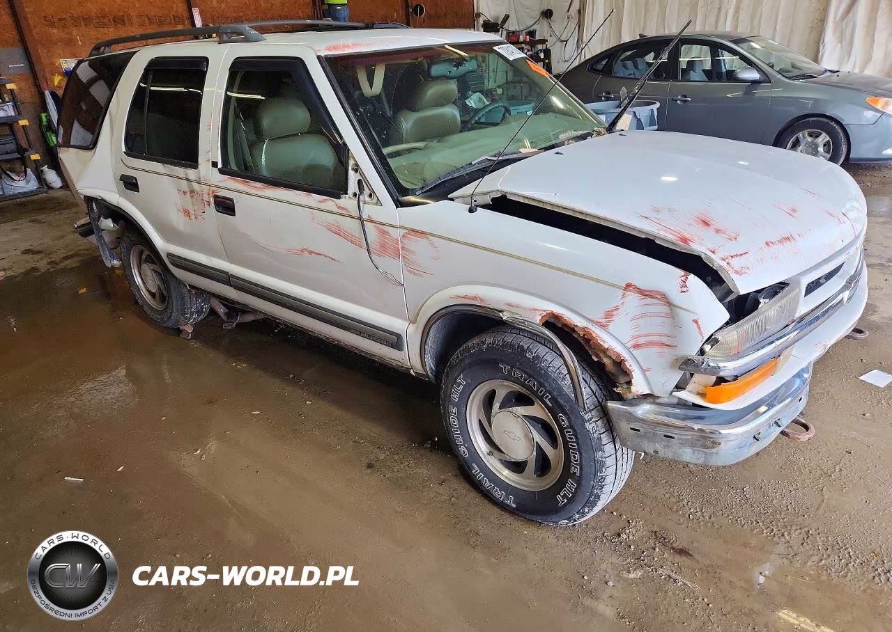 1998 Chevrolet Blazer VIN:1GNDT13W1W2143493 - 4