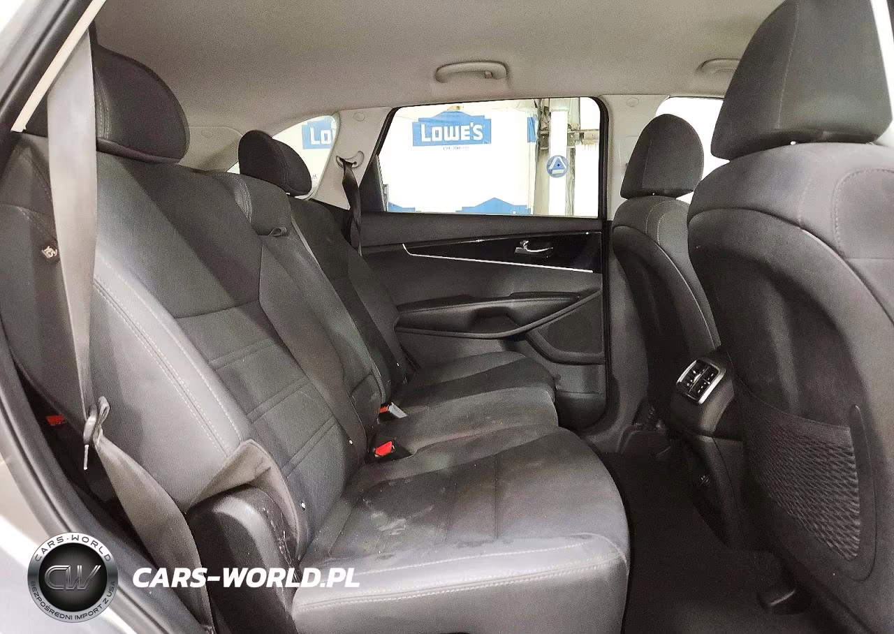 2019 Kia Sorento L VIN:5XYPG4A31KG522949 - 11