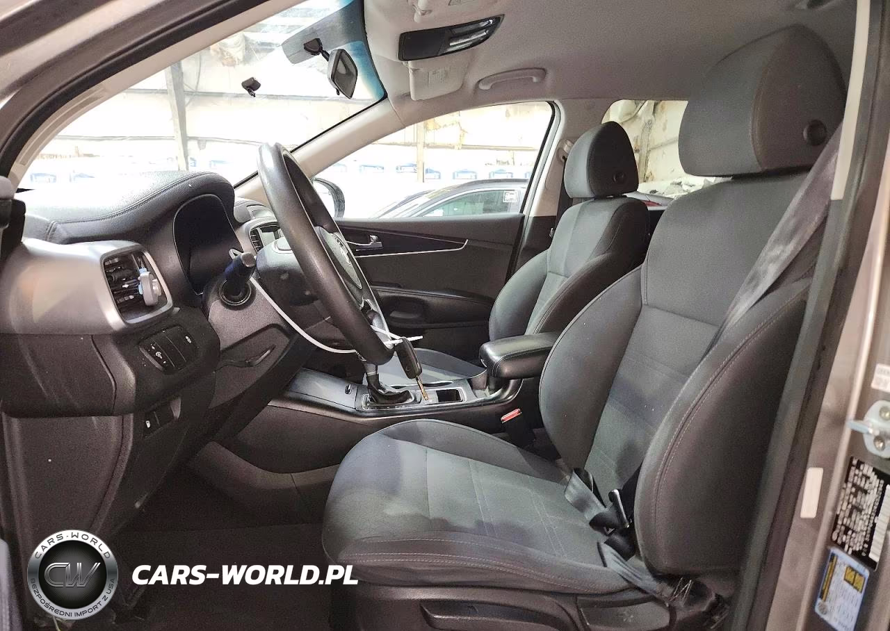 2019 Kia Sorento L VIN:5XYPG4A31KG522949 - 7