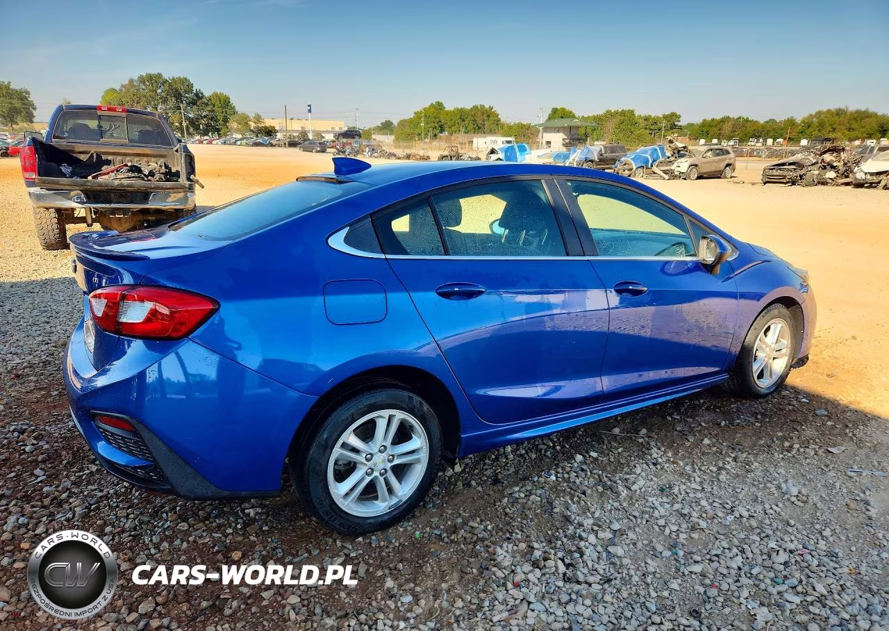2018 Chevrolet Cruze Lt VIN:1G1BE5SM0J7236950 - 3