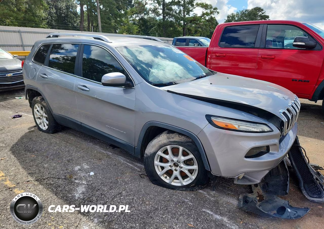 2015 Jeep Cherokee Latitude VIN:1C4PJLCB6FW539934 - 4