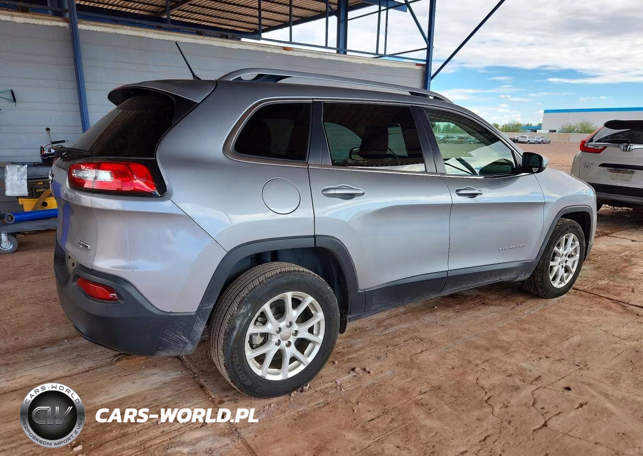 2016 Jeep Cherokee Latitude VIN:1C4PJLCB2GW216398 - 3