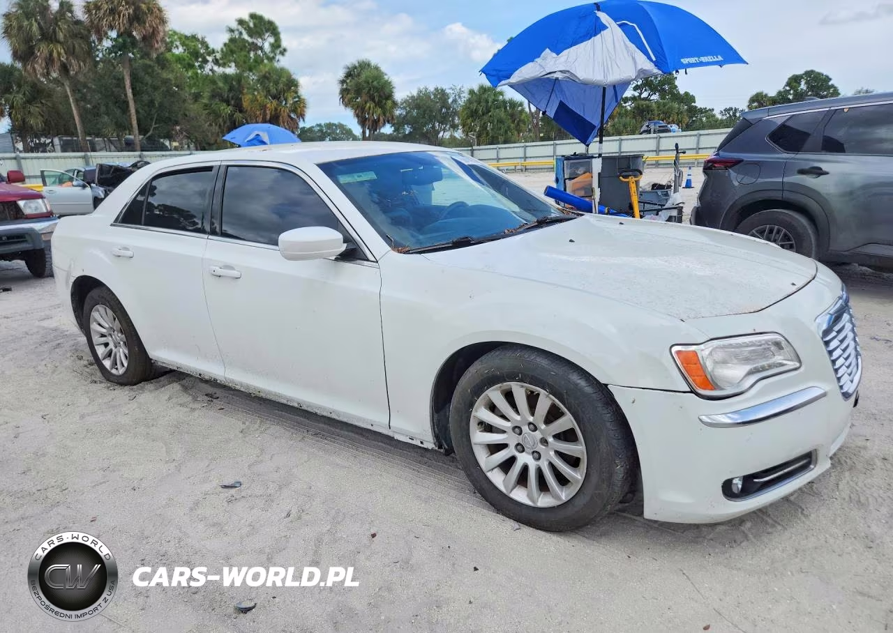 2013 Chrysler 300 300C VIN:2C3CCAAG0DH588901 - 4