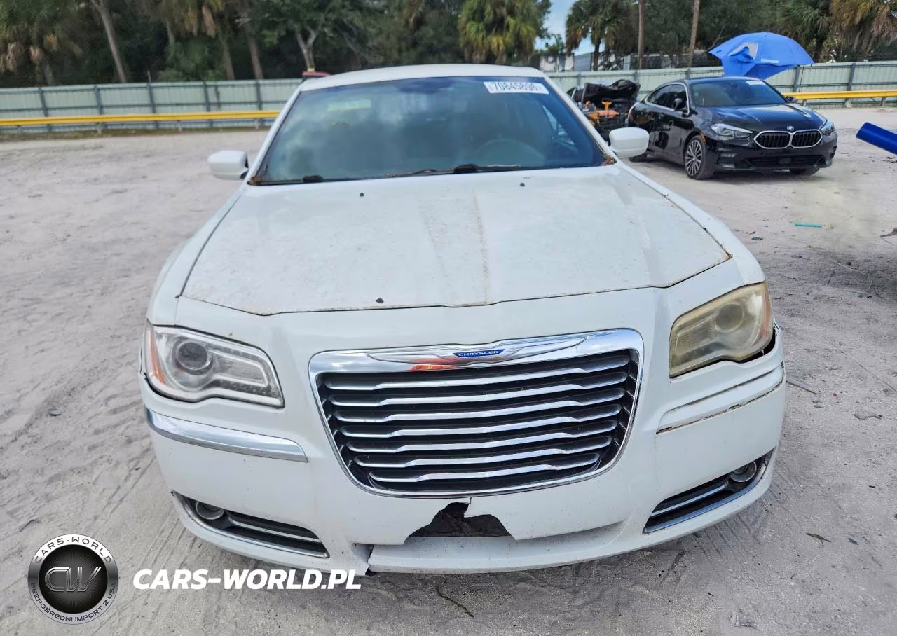 2013 Chrysler 300 300C VIN:2C3CCAAG0DH588901 - 5