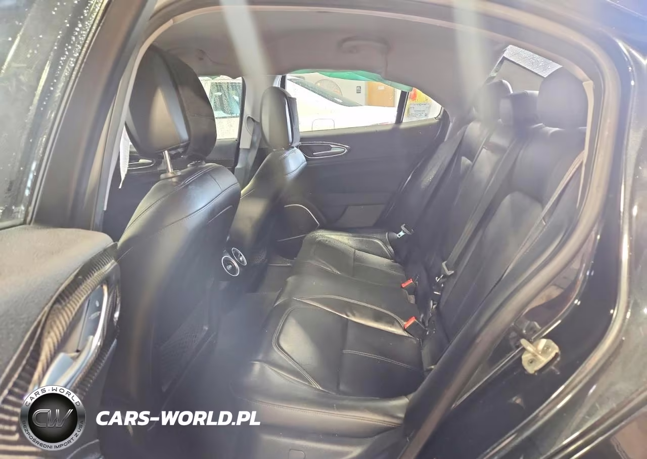 2017 Alfa Romeo Giulia Ti Q4 VIN:ZARFAEEN5H7534905 - 10
