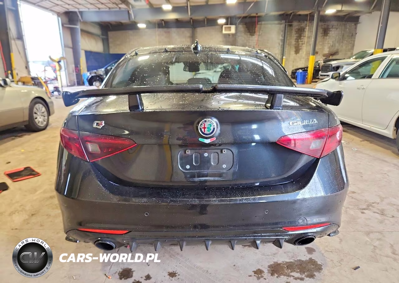2017 Alfa Romeo Giulia Ti Q4 VIN:ZARFAEEN5H7534905 - 6