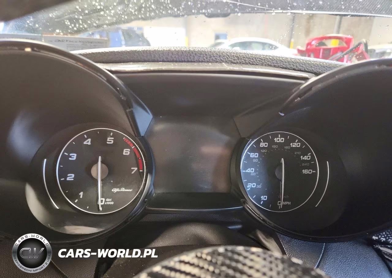 2017 Alfa Romeo Giulia Ti Q4 VIN:ZARFAEEN5H7534905 - 9