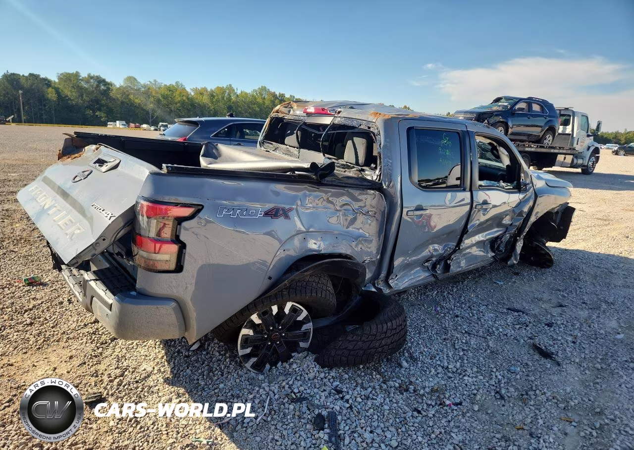 2023 Nissan Frontier Pro-4X VIN:1N6ED1EKXPN623193 - 3