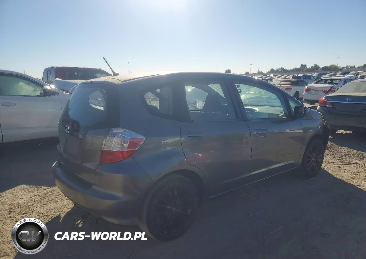2012 Honda Fit VIN:JHMGE8H35CC034434 - 3