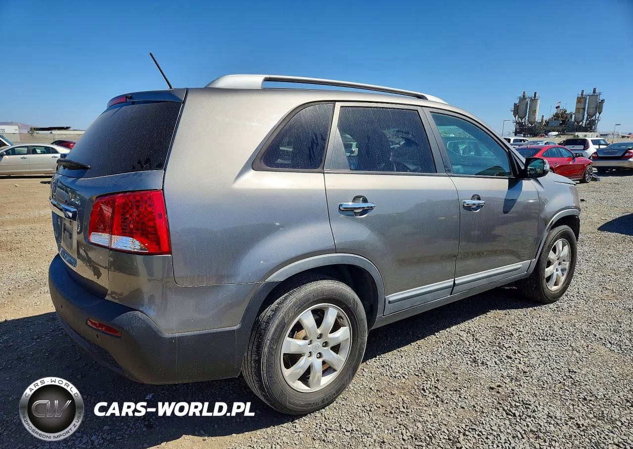 2011 Kia Sorento Lx VIN:5XYKT4A1XBG076935 - 3