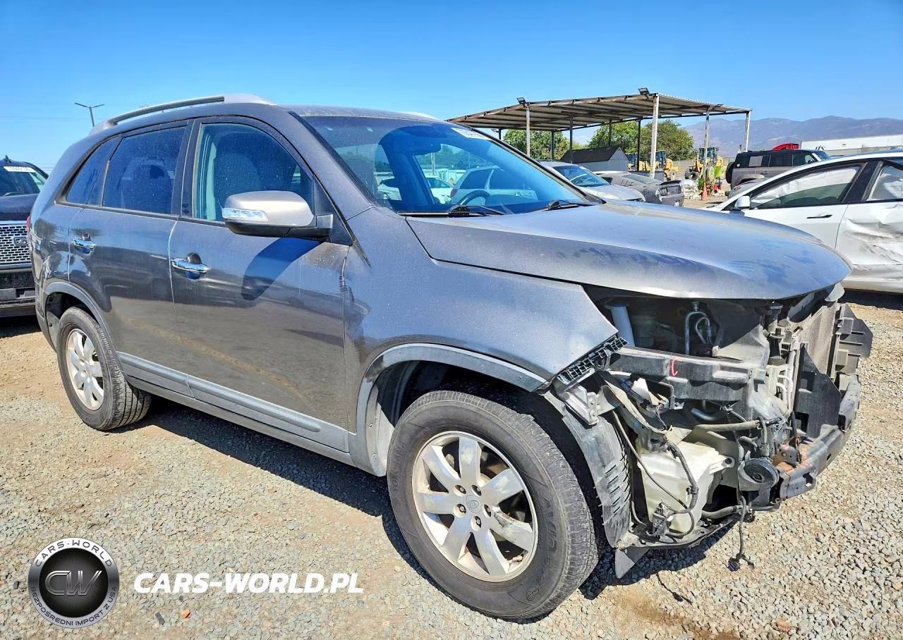 2011 Kia Sorento Lx VIN:5XYKT4A1XBG076935 - 4