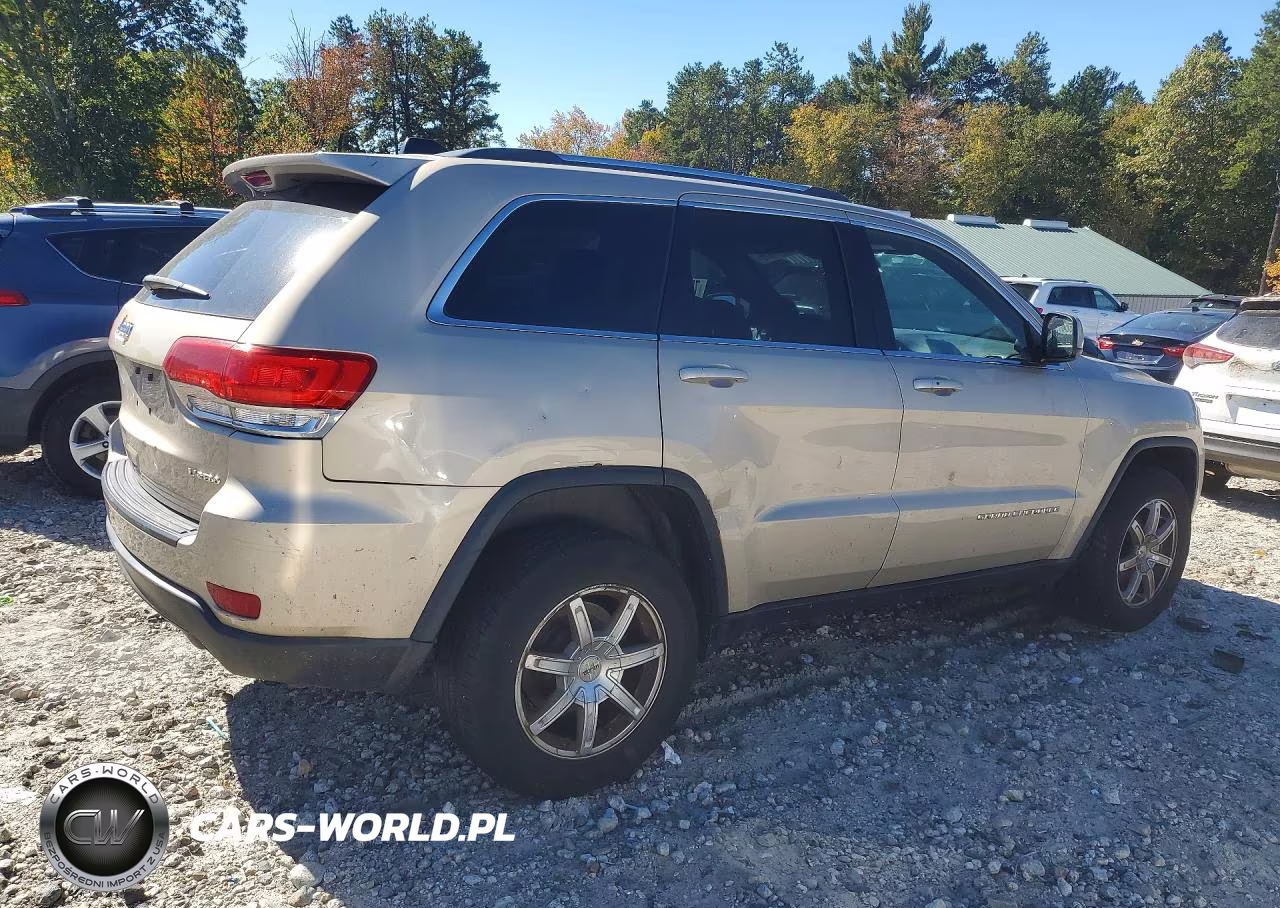 2015 Jeep Grand Cherokee Laredo VIN:1C4RJFAG5FC133802 - 3