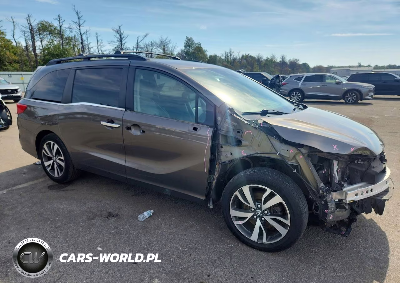 2021 Honda Odyssey Touring VIN:5FNRL6H86MB006680 - 4