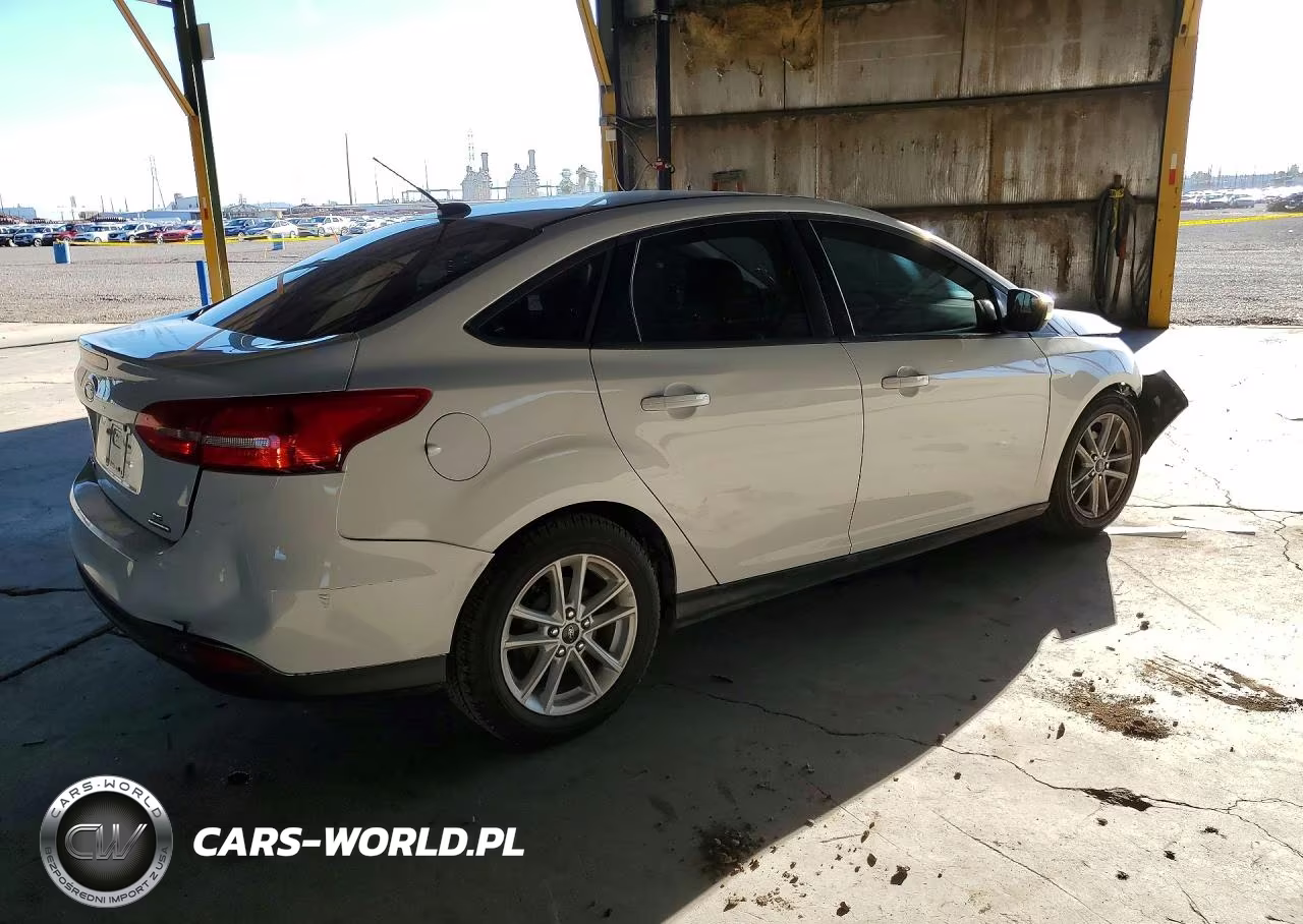 2016 Ford Focus Se VIN:1FADP3F24GL297960 - 3