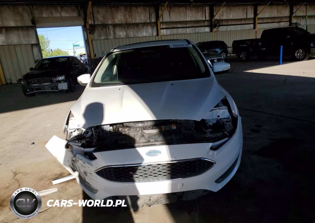 2016 Ford Focus Se VIN:1FADP3F24GL297960 - 5