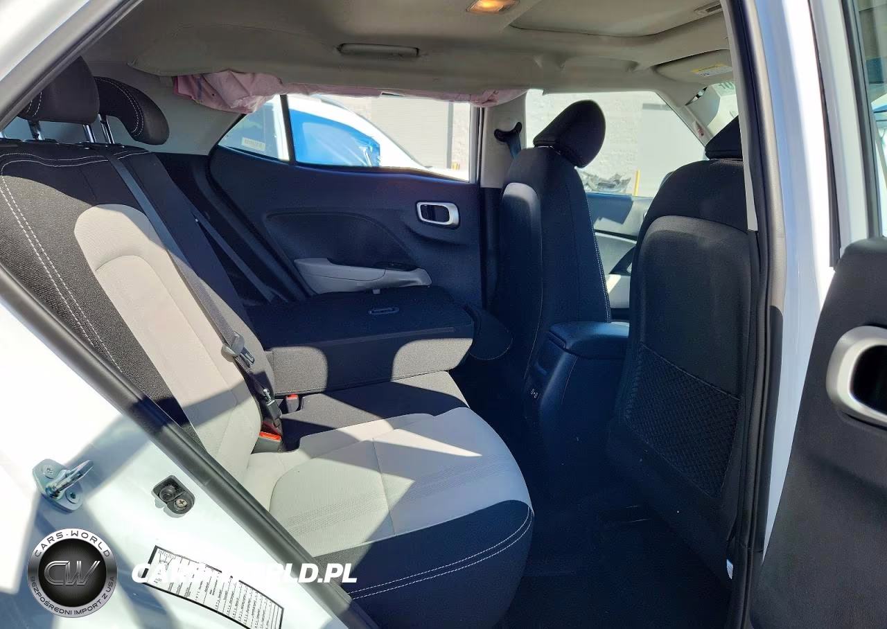 2025 Hyundai Venue Sel VIN:KMHRC8A31SU401778 - 10