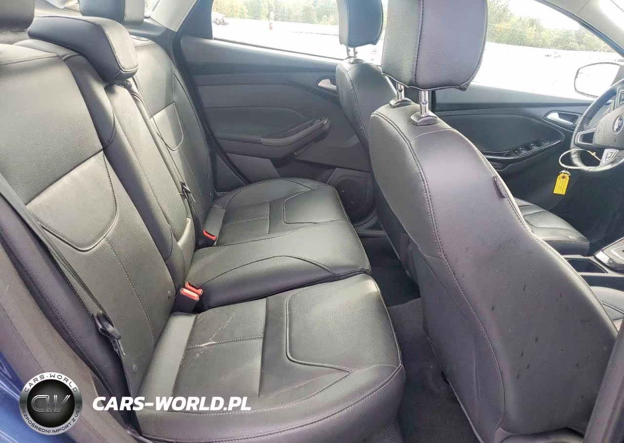 2018 Ford Focus Titanium VIN:1FADP3J25JL209982 - 10