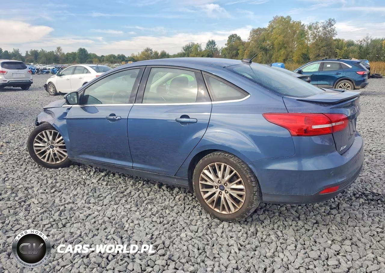 2018 Ford Focus Titanium VIN:1FADP3J25JL209982 - 2