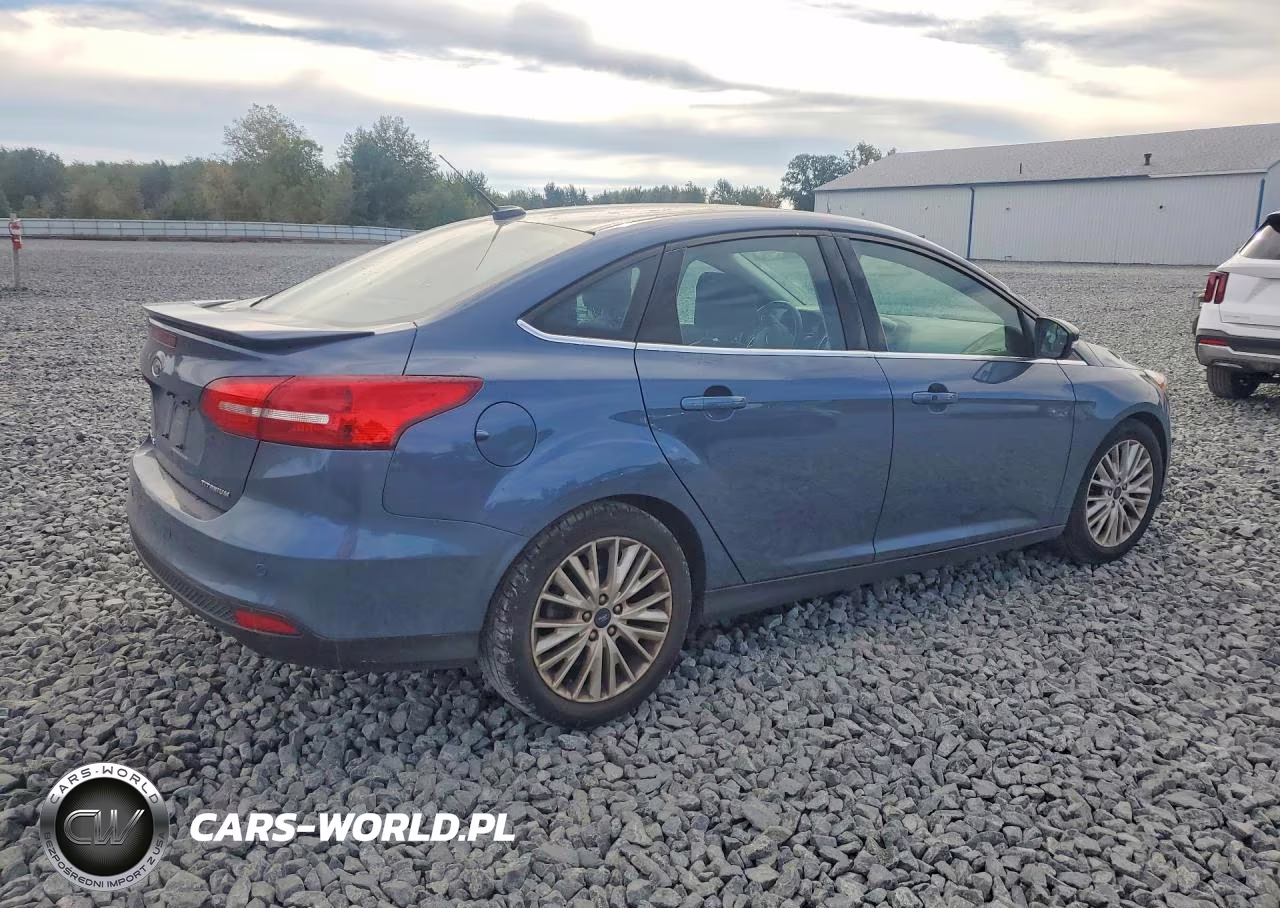 2018 Ford Focus Titanium VIN:1FADP3J25JL209982 - 3