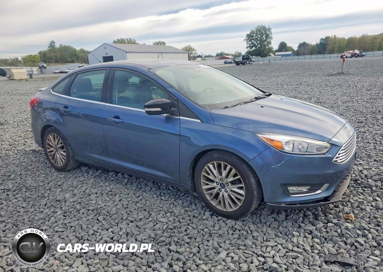 2018 Ford Focus Titanium VIN:1FADP3J25JL209982 - 4