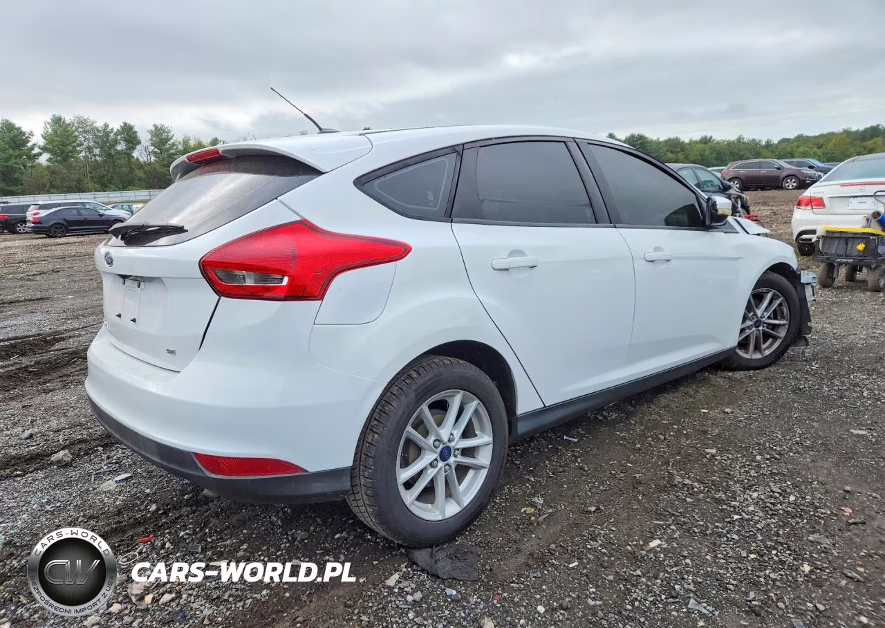 2017 Ford Focus Se VIN:1FADP3K24HL247955 - 3