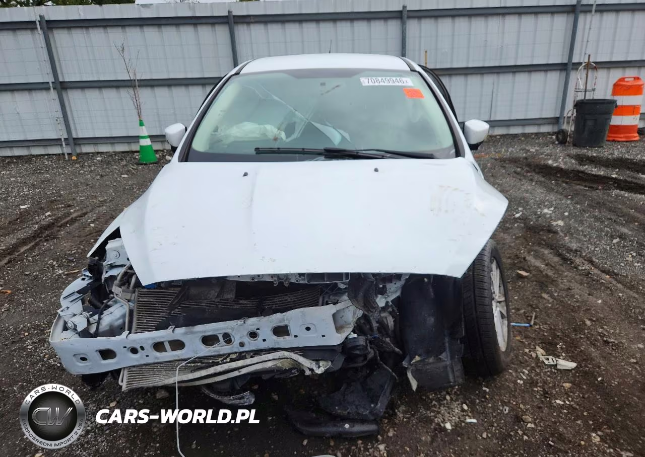 2017 Ford Focus Se VIN:1FADP3K24HL247955 - 5