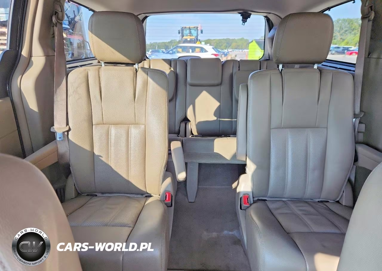 2015 Chrysler Town & Country Touring L VIN:2C4RC1CG1FR645980 - 10