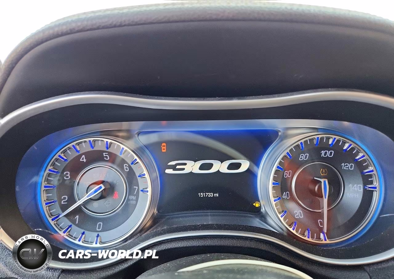 2016 Chrysler 300C VIN:2C3CCAEG4GH190086 - 9