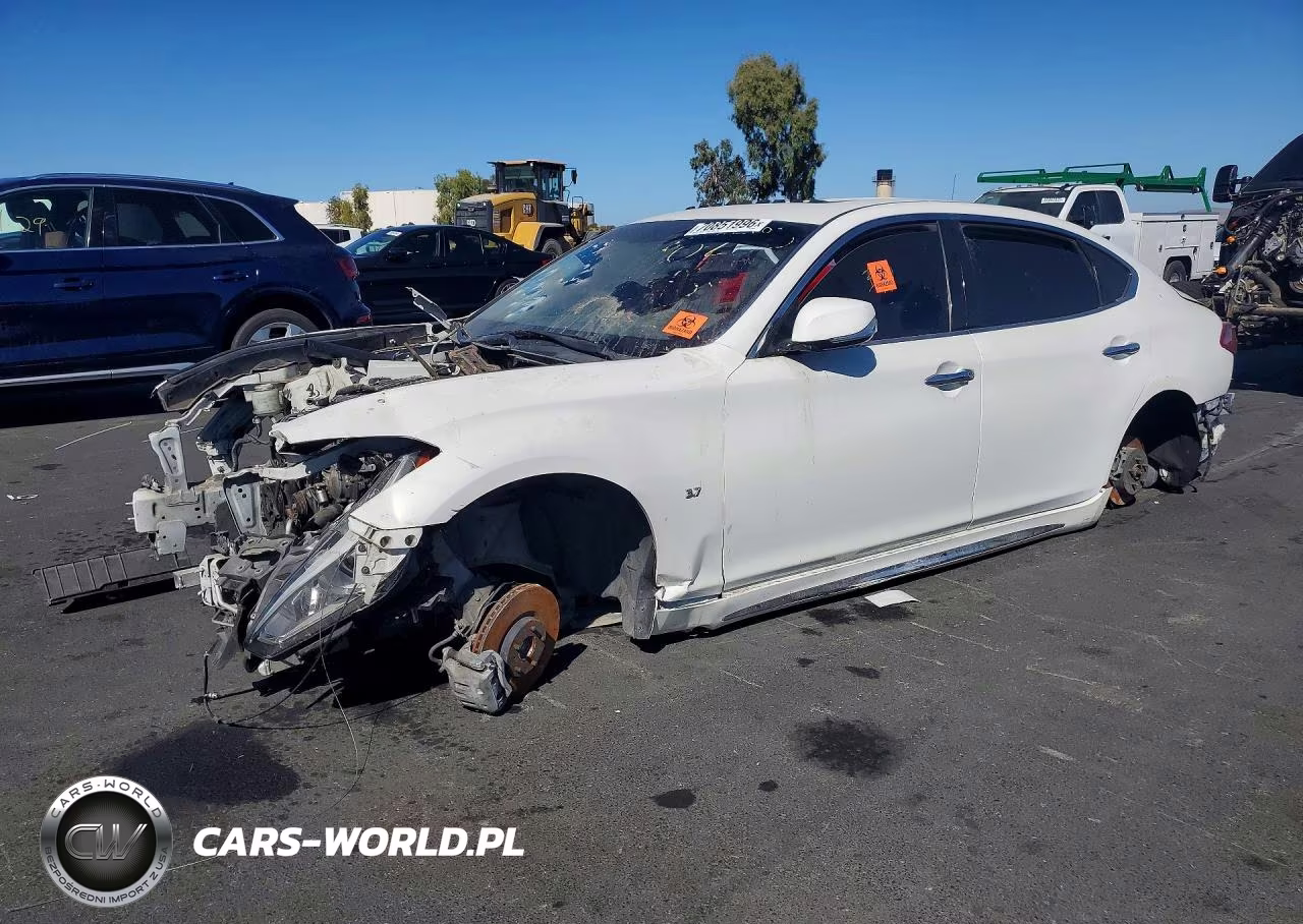 INFINITI Q70L 3.7