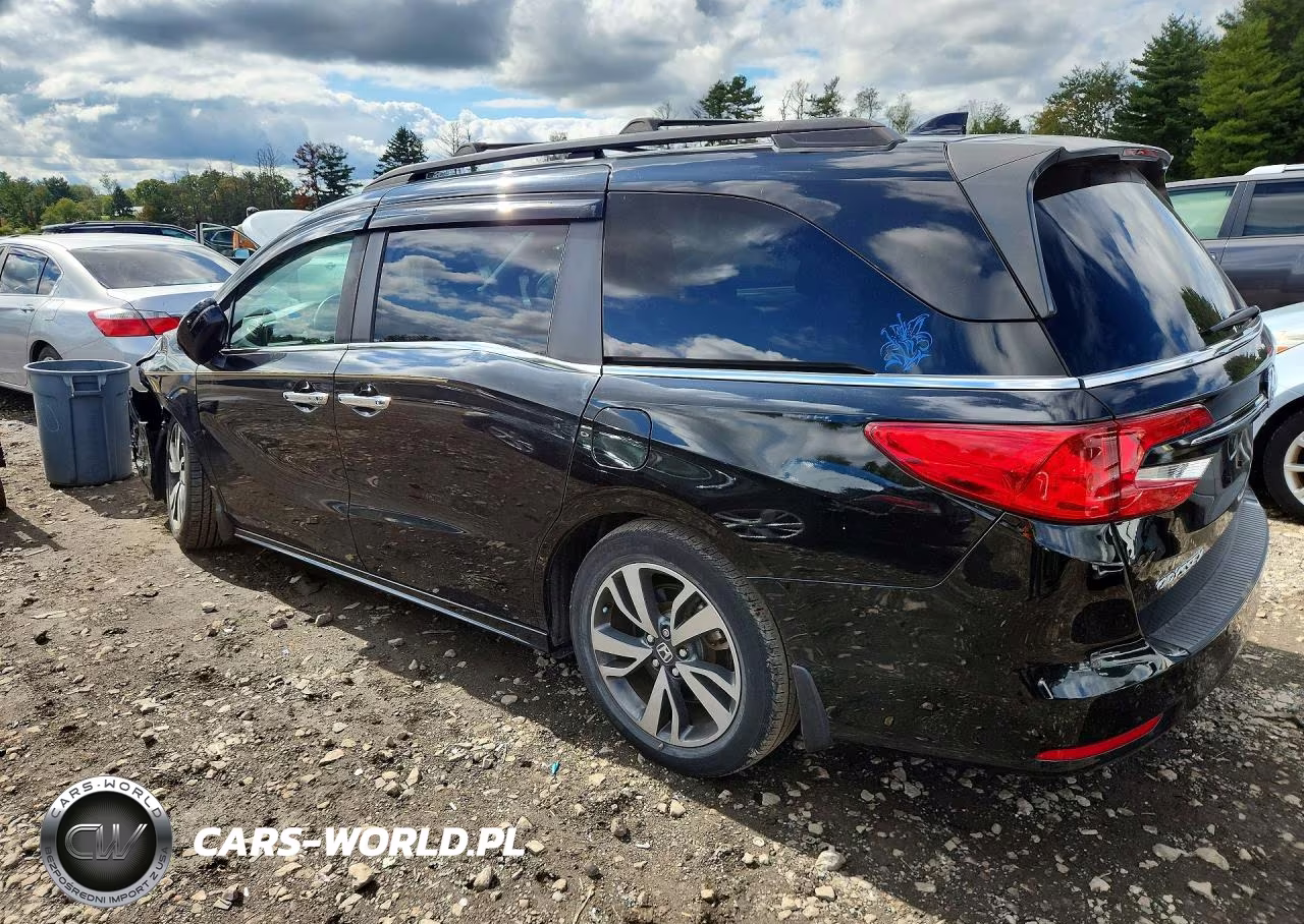 2021 Honda Odyssey Touring VIN:5FNRL6H8XMB040136 - 2