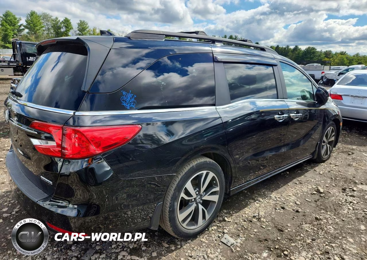 2021 Honda Odyssey Touring VIN:5FNRL6H8XMB040136 - 3