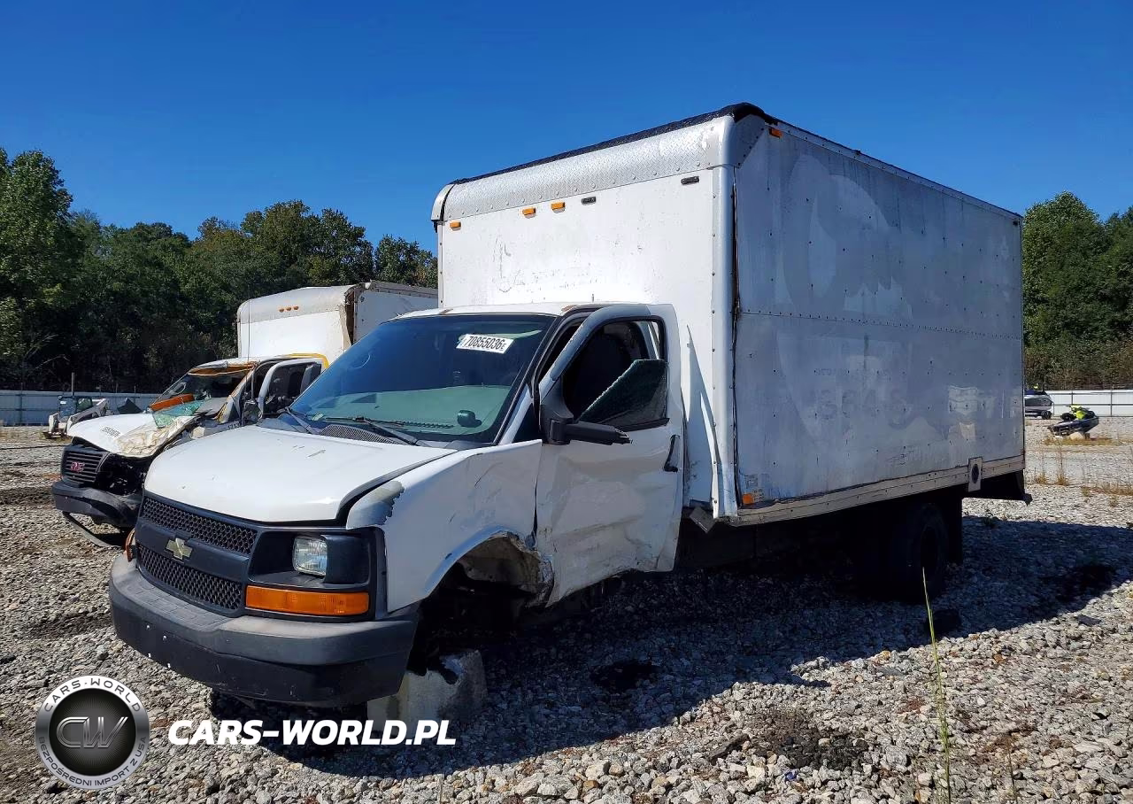 2011 Chevrolet Express Box Truck