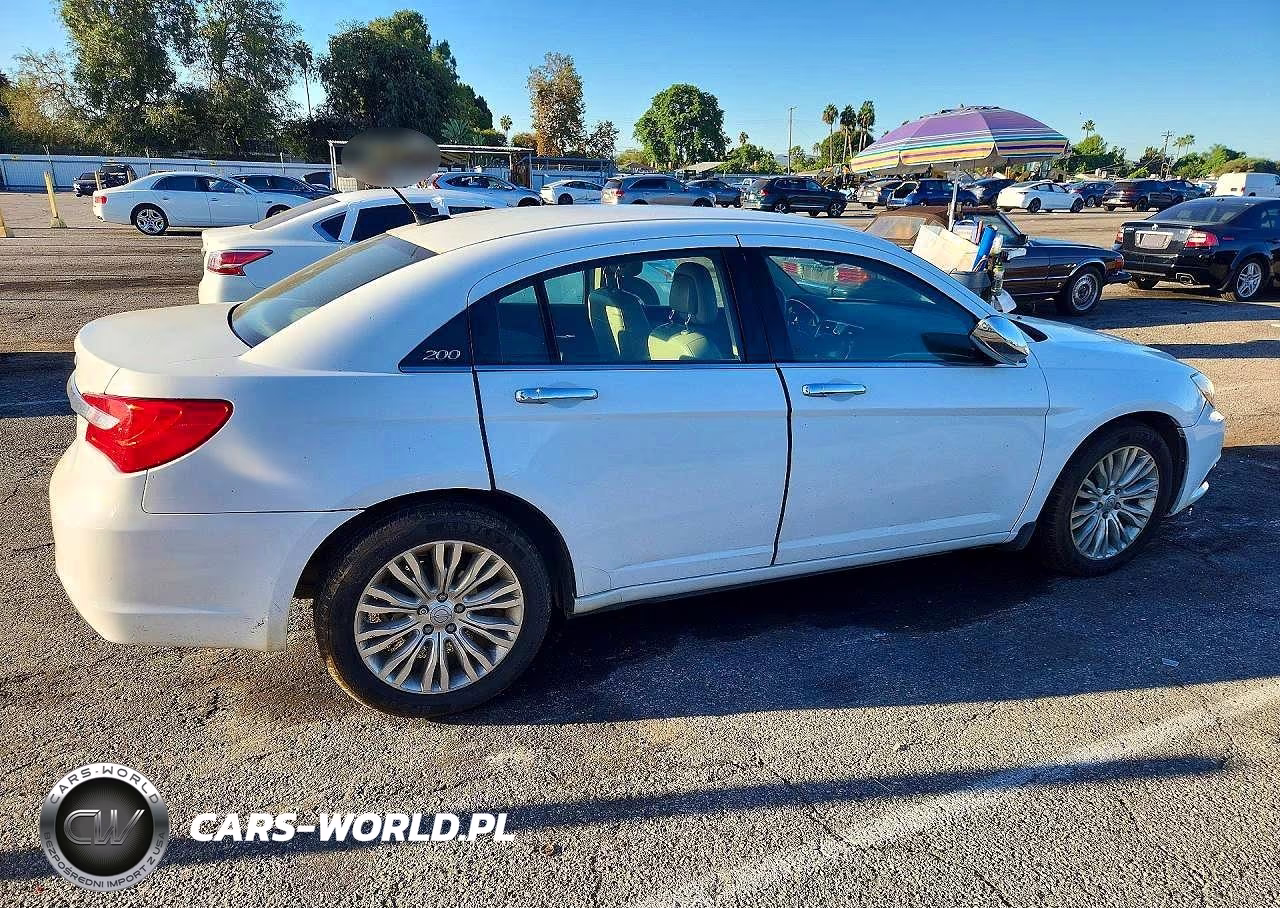 2013 Chrysler 200 Limited VIN:1C3CCBCG6DN679570 - 3
