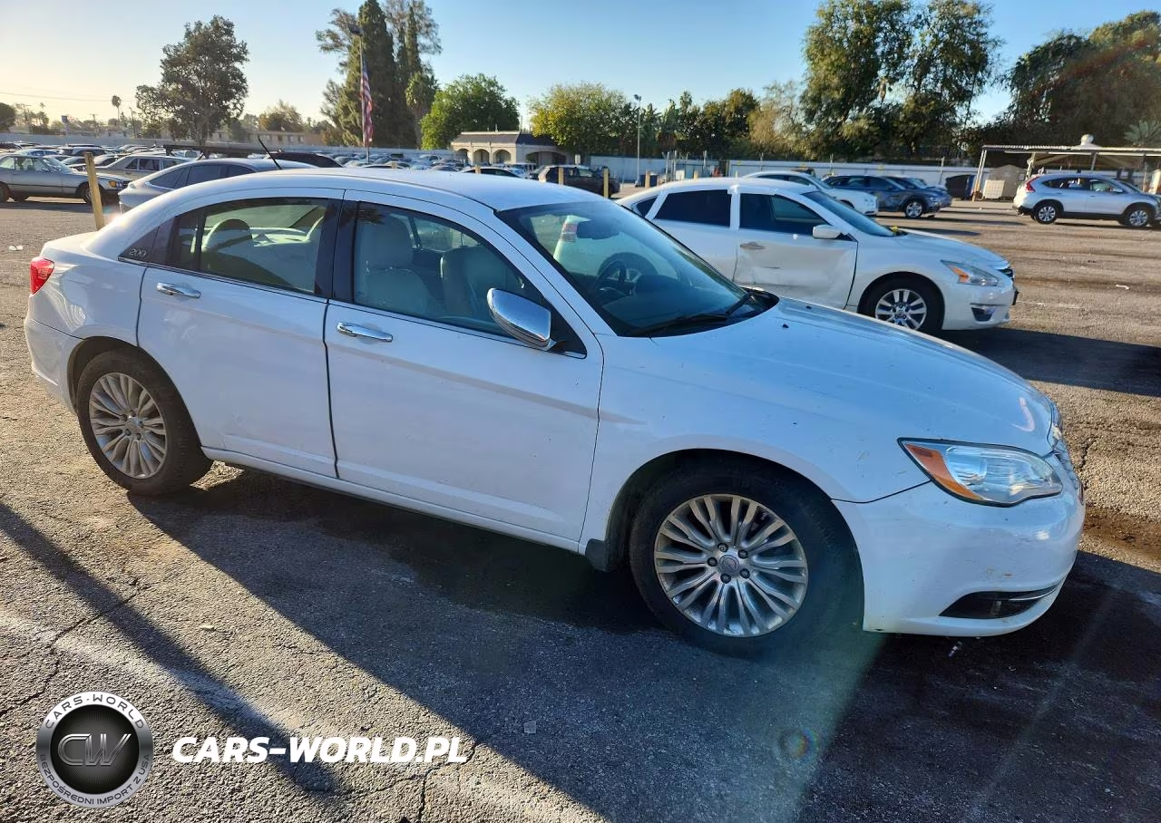 2013 Chrysler 200 Limited VIN:1C3CCBCG6DN679570 - 4