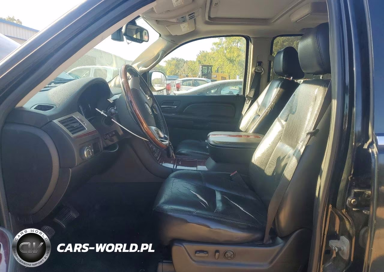 2007 Cadillac Escalade Luxury VIN:1GYFK63827R357947 - 7