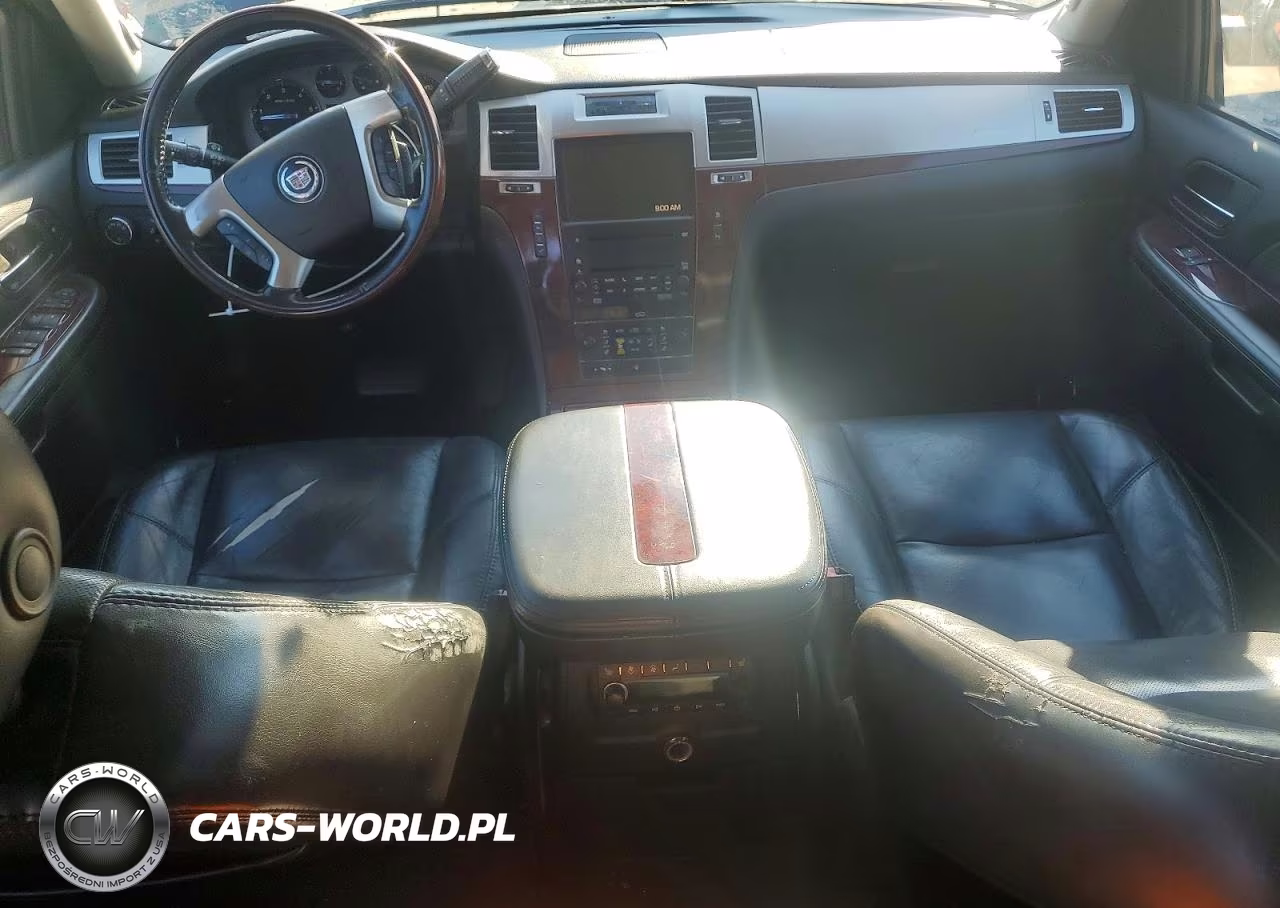 2007 Cadillac Escalade Luxury VIN:1GYFK63827R357947 - 8