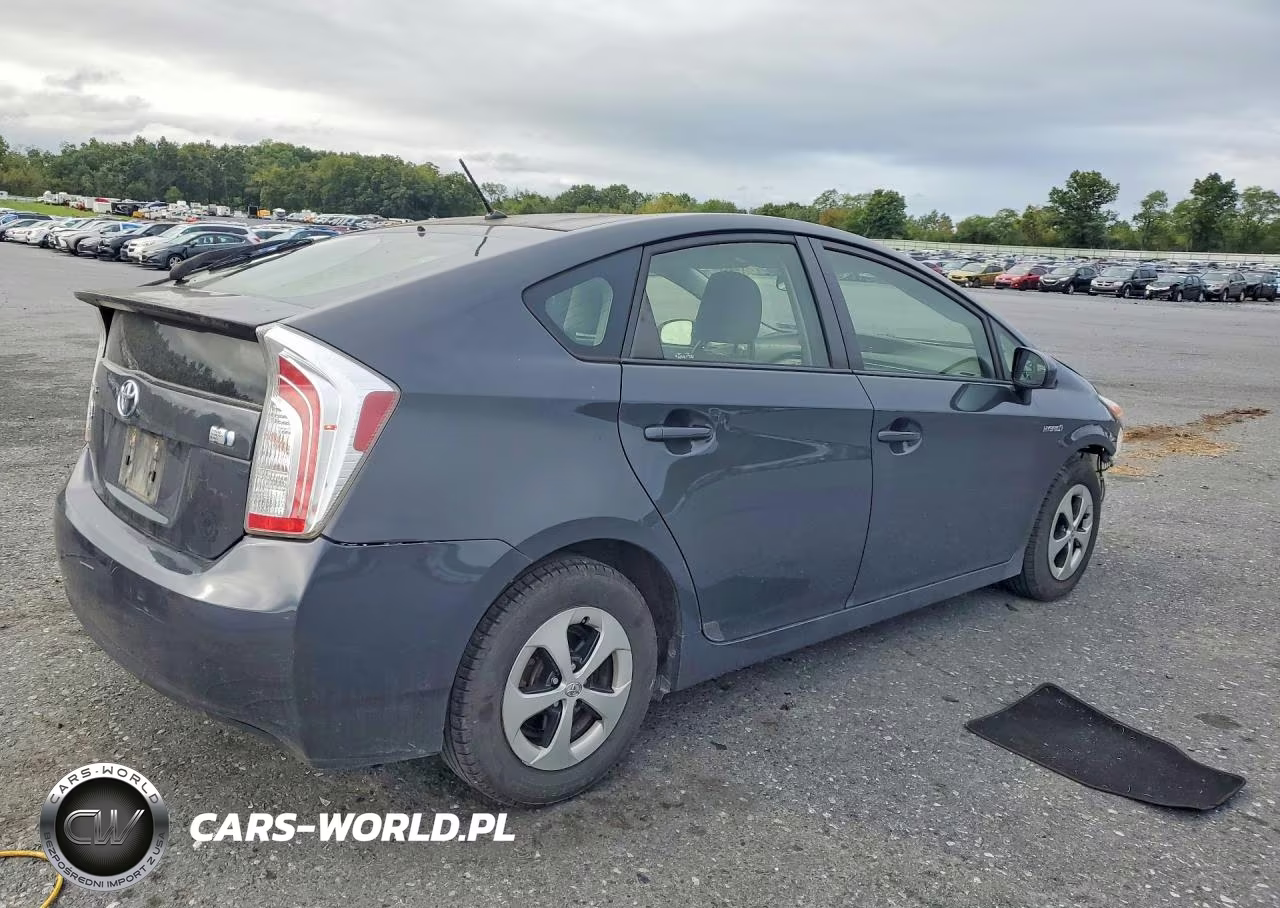 2015 Toyota Prius Two VIN:JTDKN3DU4F0434486 - 3