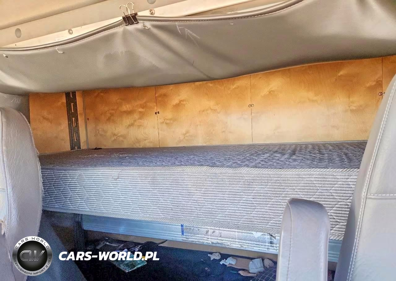 2018 Freightliner Business Class M2 Box Truck VIN:1FVACWFC9JHJY3017 - 11