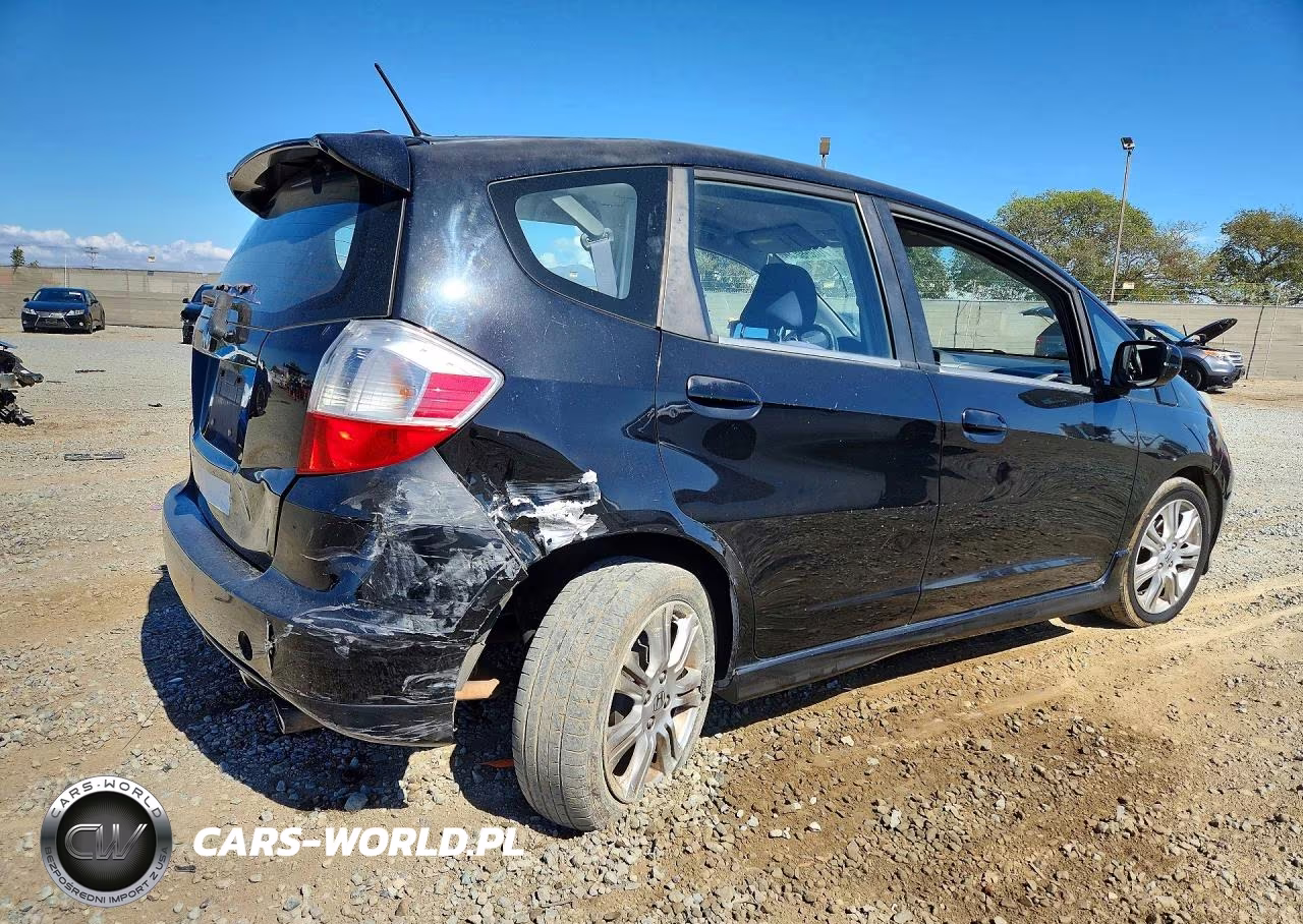 2011 Honda Fit Sport VIN:JHMGE8H55BC012711 - 3